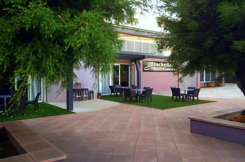 แม็กเคลลาร์ โมเทล Motel กันดาห์ ภายนอก รูปภาพ